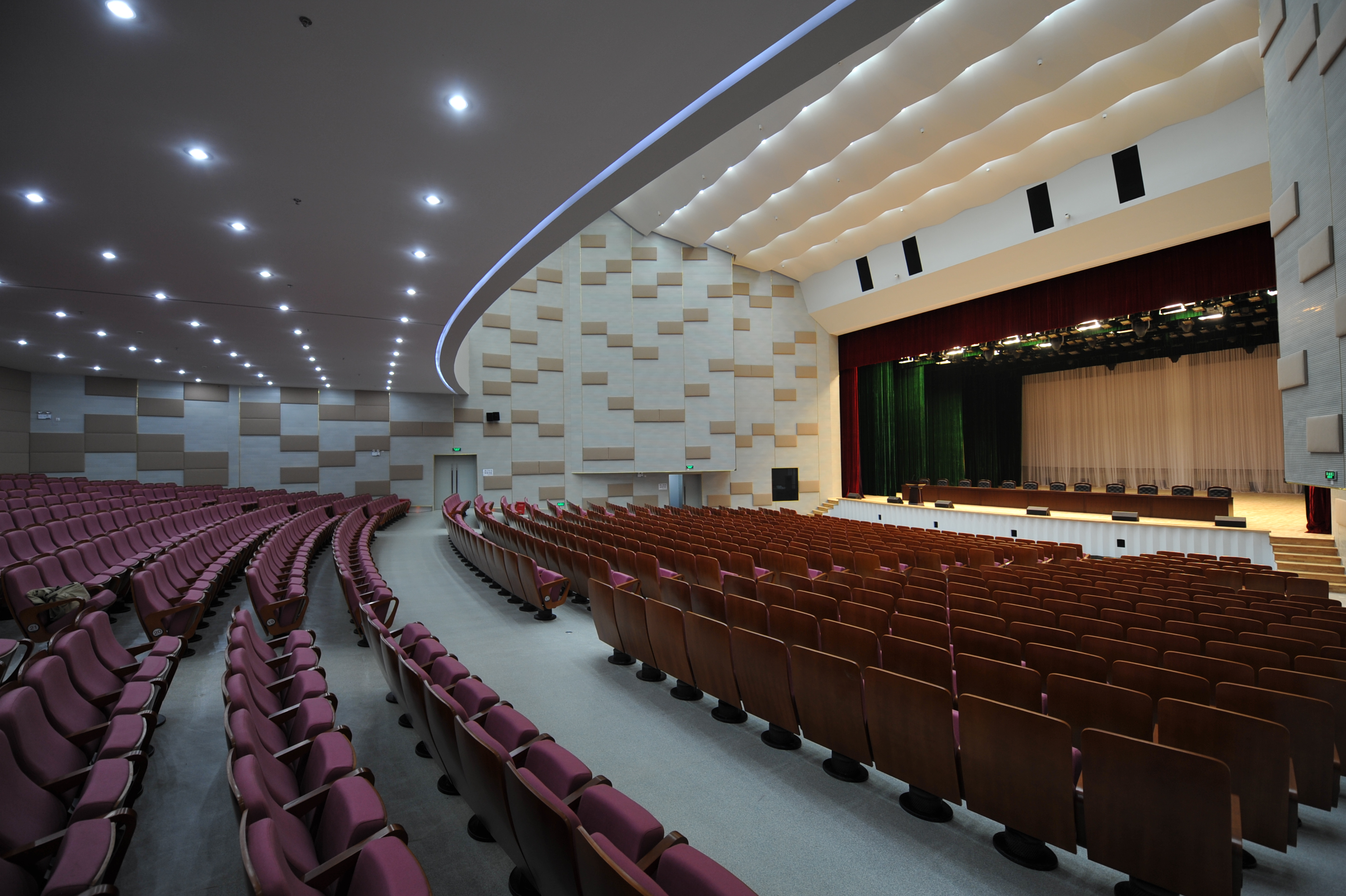 松江校区教育会堂礼堂