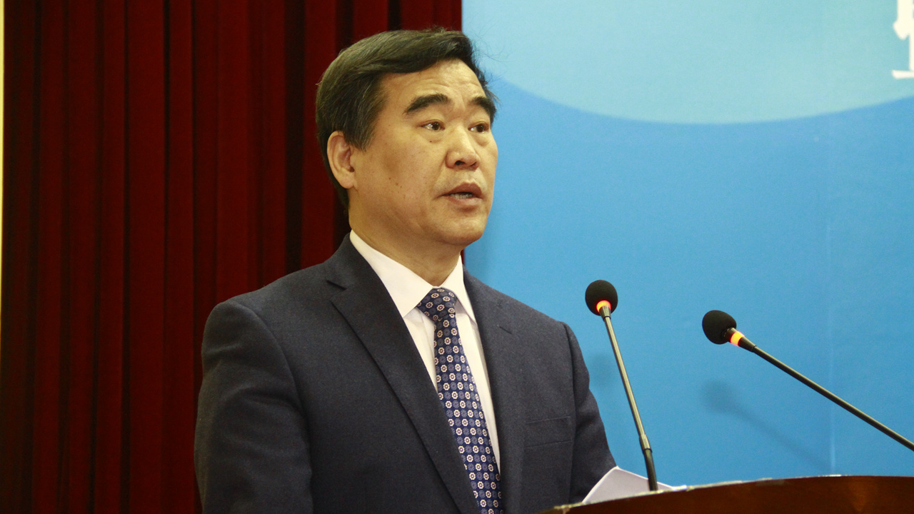 闫国华(北京外国语大学副校长)